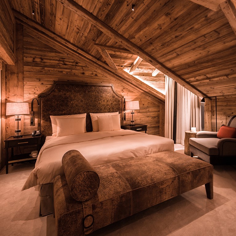 TheAlpinaGstaad_Rooms&Suites_0294_1920.jpg