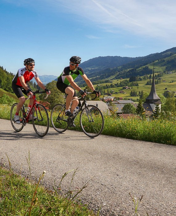 Découverte de Gstaad avec les vélos électriques de l'Alpina Gstaad