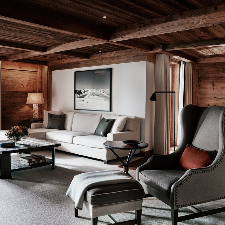 TheAlpinaGstaad_Rooms&Suites_0064_1920.jpg