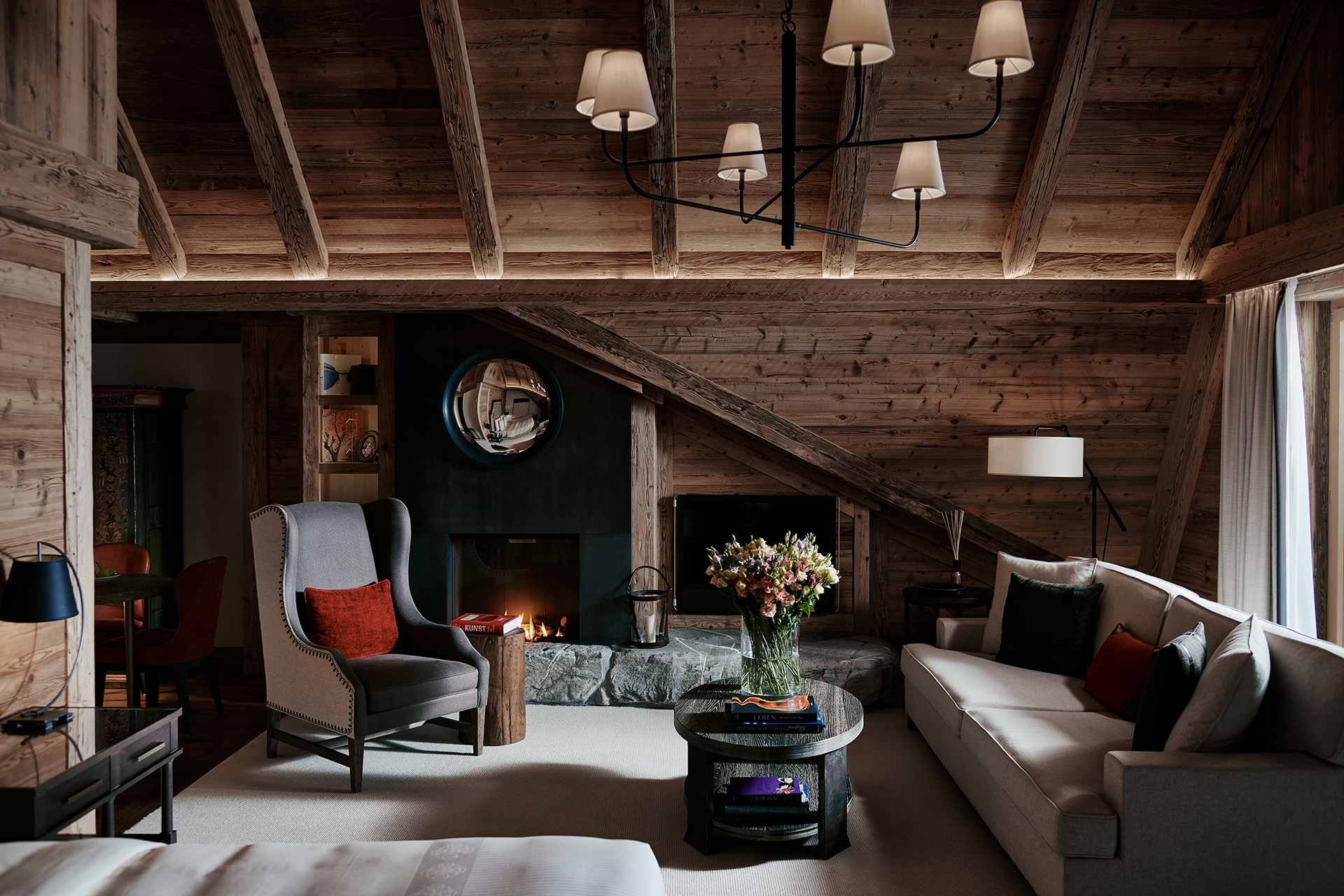 TheAlpinaGstaad_Rooms&Suites_0047_1920.jpg