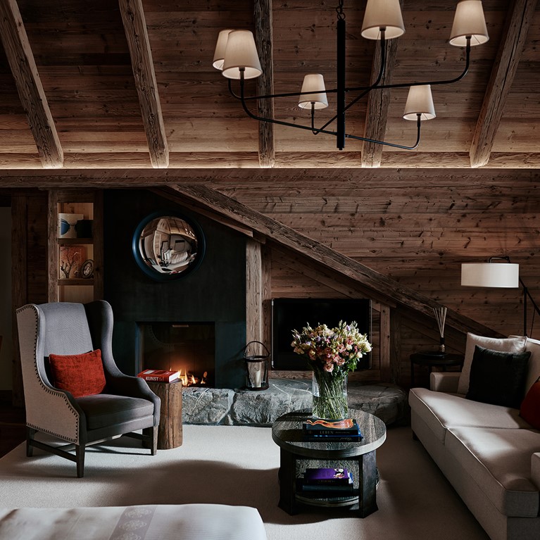 TheAlpinaGstaad_Rooms&Suites_0047_1920.jpg