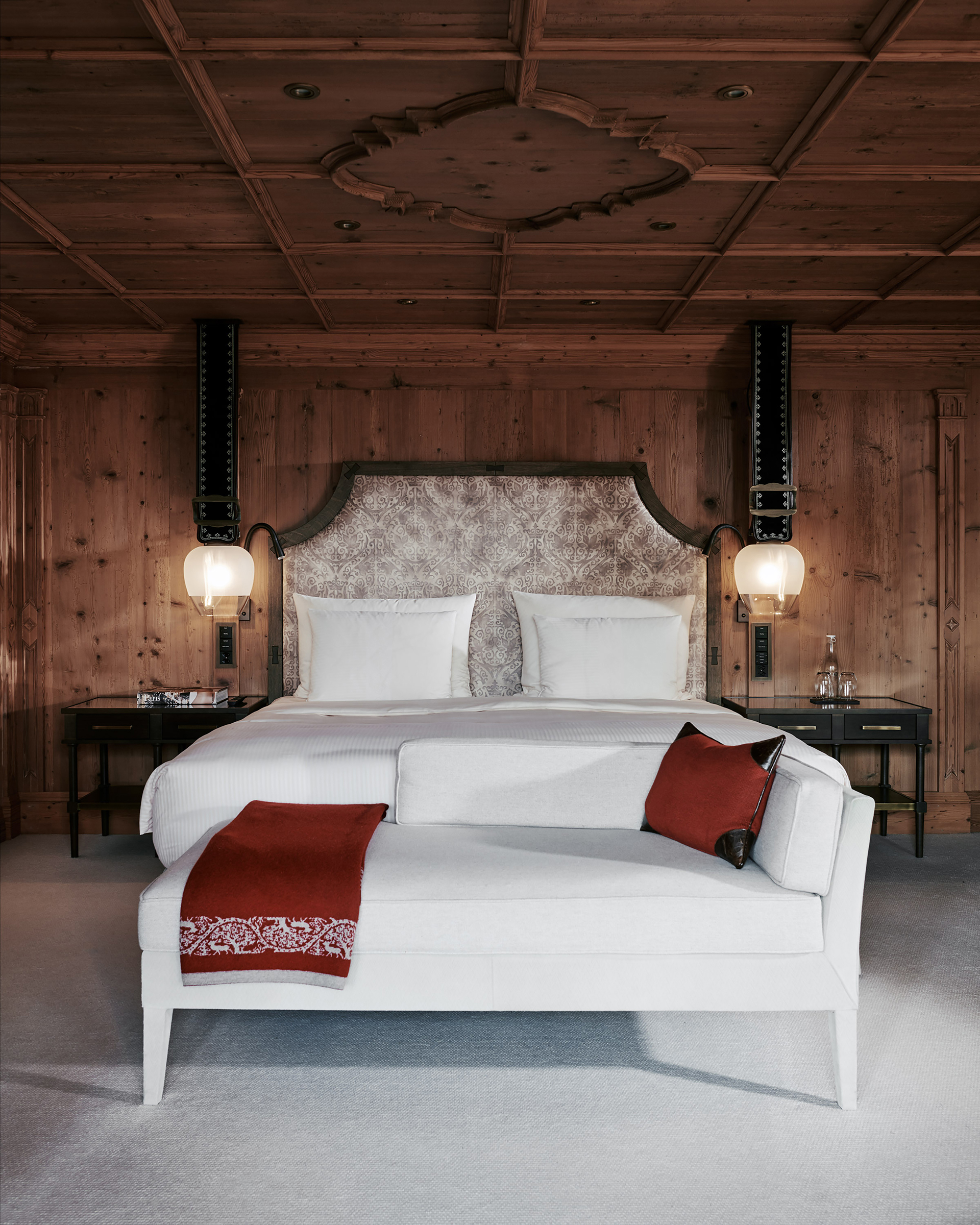 TheAlpinaGstaad_Rooms&Suites_0190_1920.jpg