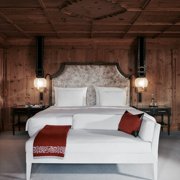 TheAlpinaGstaad_Rooms&Suites_0190_1920.jpg