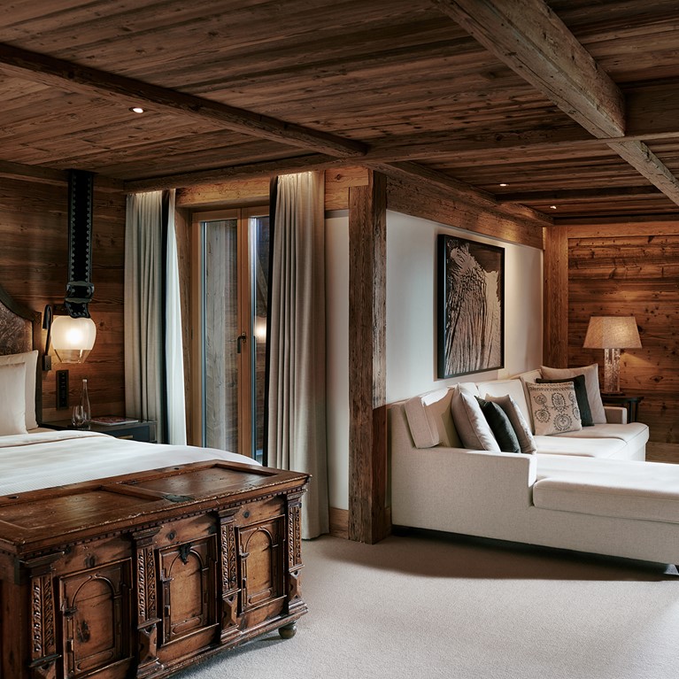TheAlpinaGstaad_Rooms&Suites_0038_1920.jpg