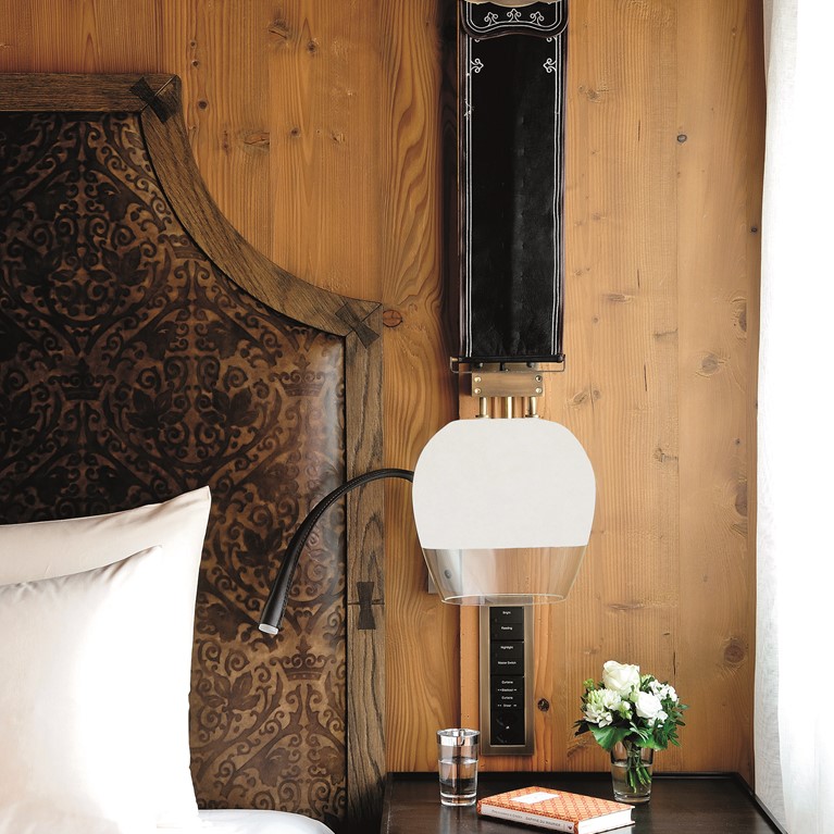 TheAlpinaGstaad_Rooms&Suites_0302_1920.jpg