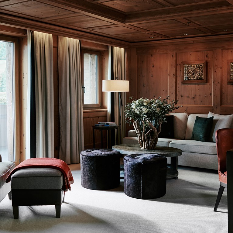 TheAlpinaGstaad_Rooms&Suites_0210_1920.jpg