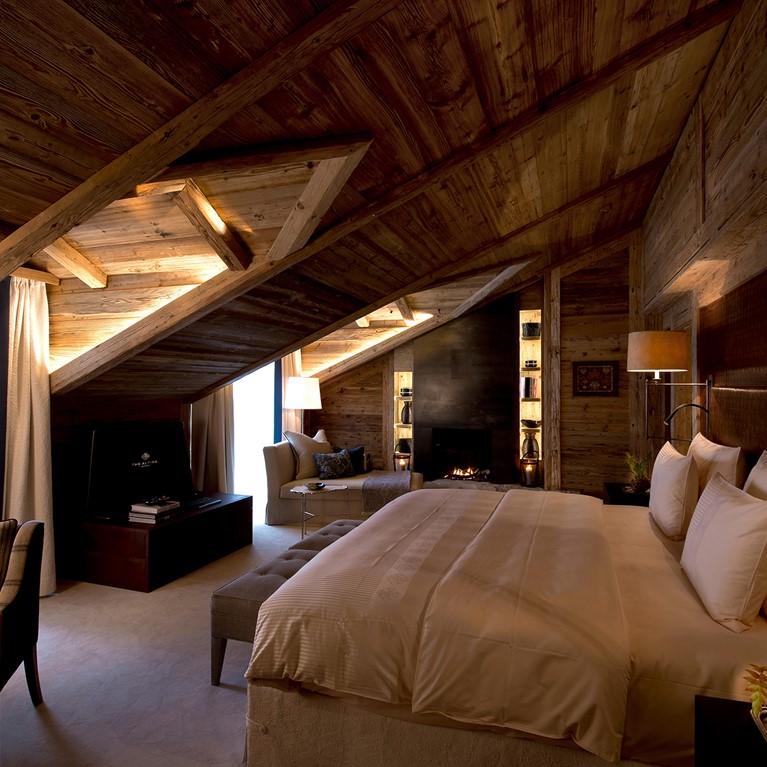 TheAlpinaGstaad_Rooms&Suites_0151_1920.jpg