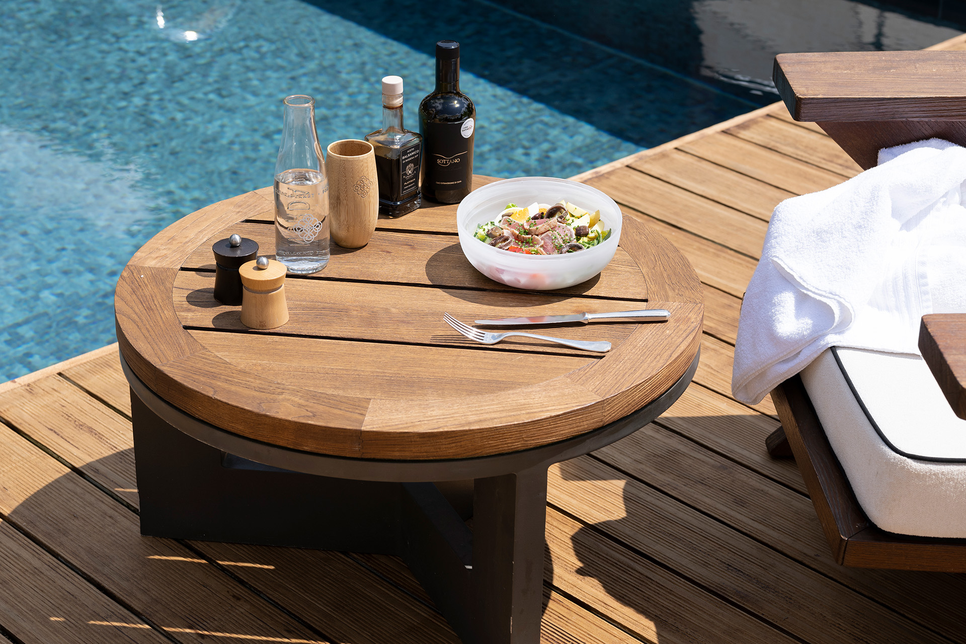 Website_poolbar_The Alpina Gstaad_Sommer23_0811.jpg