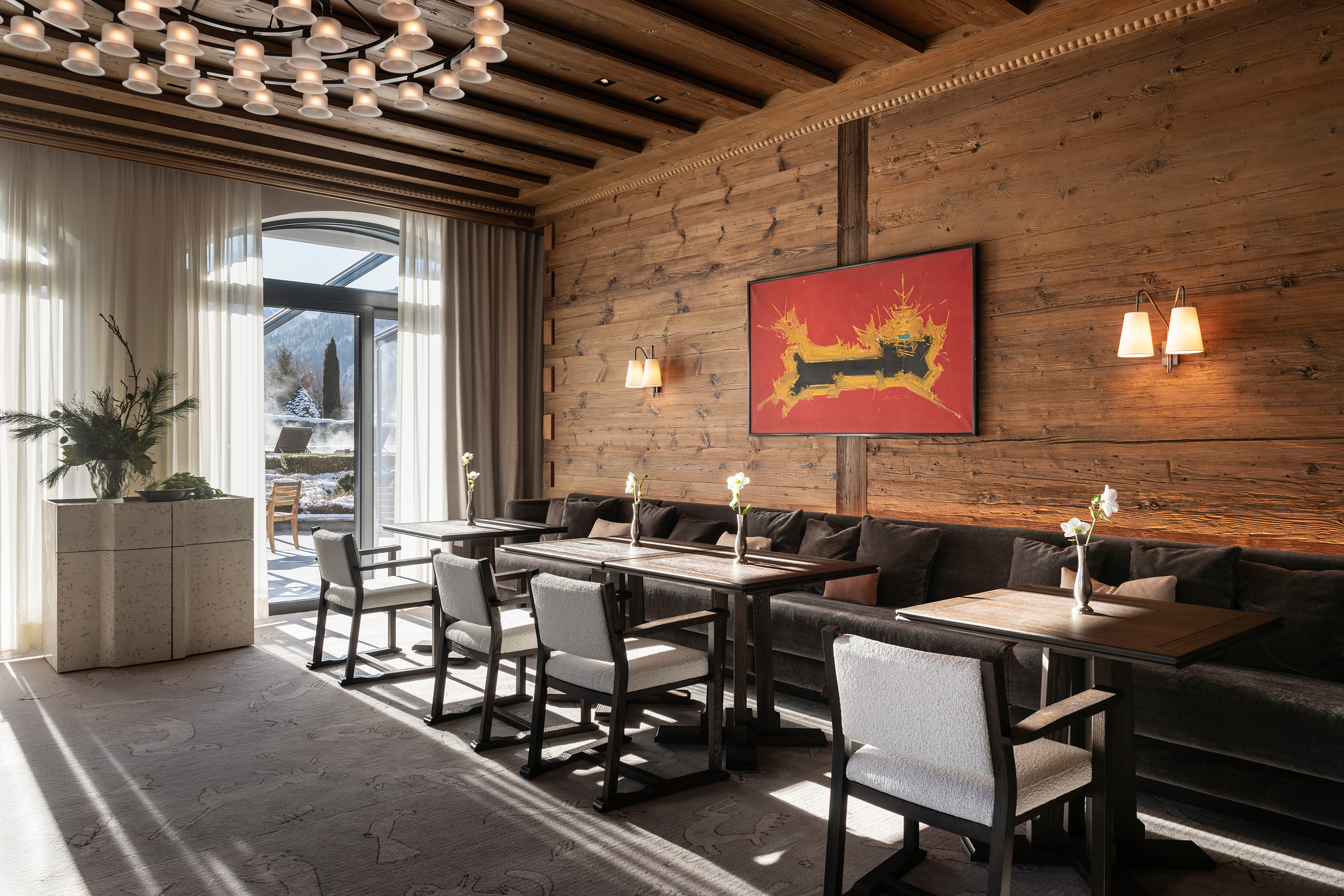 TheAlpinaGstaad_MartinGoeschelRestaurant_08_web.jpg